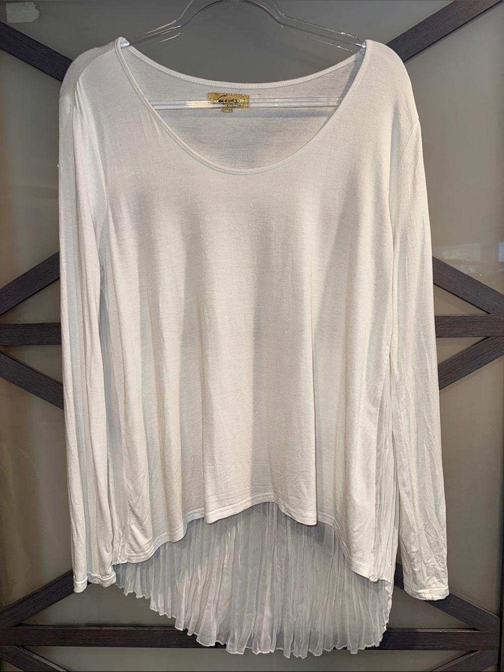 Cecico White Long Sleeve Scoop Neck Top with Pleated High-Low Hem